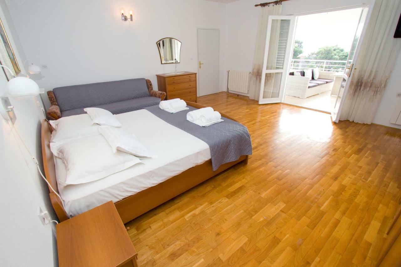 Apartment Glavina With Private Pool Makarska